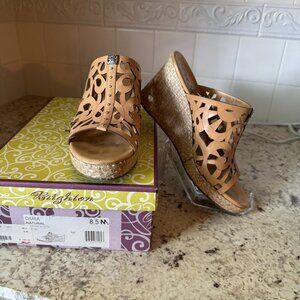 Brighton Shoes Women’s 8.5M Tan Sandals Daria Laser Cut Leather Platform Wedge